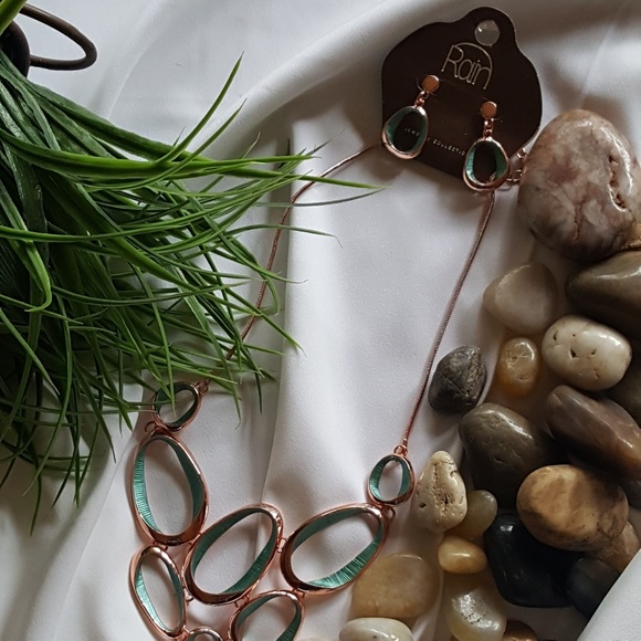 Necklace Set - Picture 4 of 5